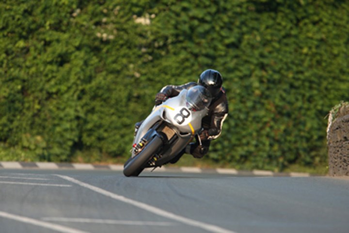 Guy Martin Greeba 2010 Thursday Practice - click to enlarge