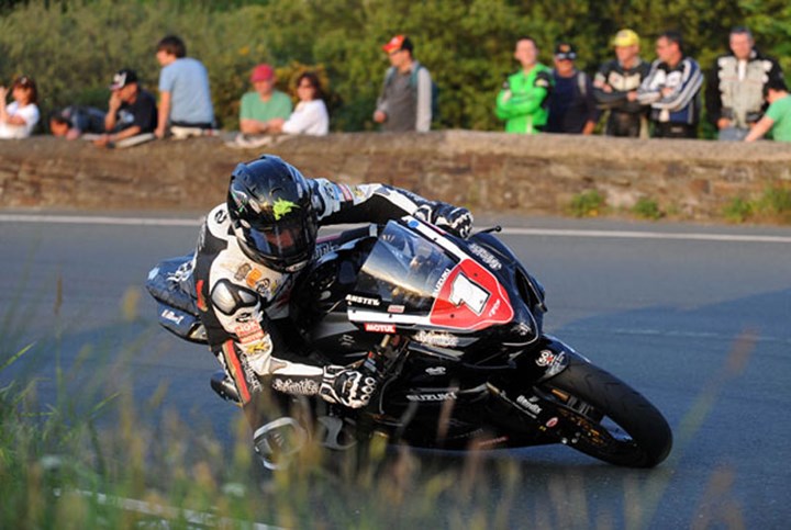 Bruce Anstey Gooseneck TT 2010 5th Practice - click to enlarge