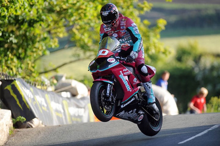 Conor Cummins Superstock Ballaugh Bridge TT 2010 - click to enlarge