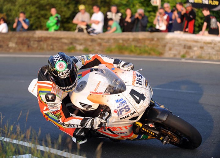 Ian Hutchinson Gooseneck TT 2010 - click to enlarge