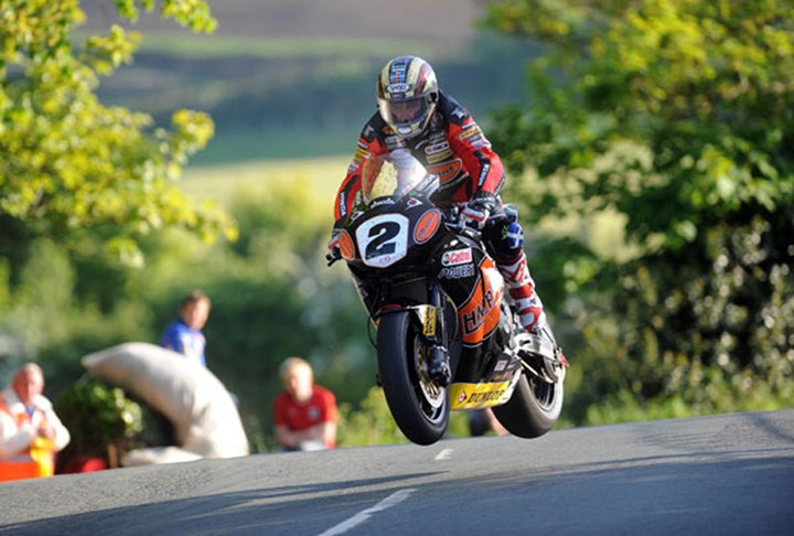 John McGuinness Superbike Ballaugh Bridge TT 2010 - click to enlarge