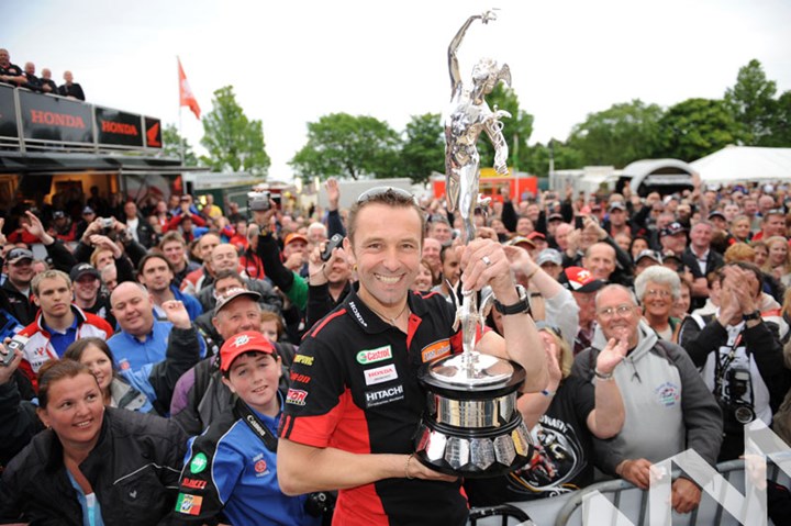 Steve Plater TT 2009 Senior Race Winner - click to enlarge