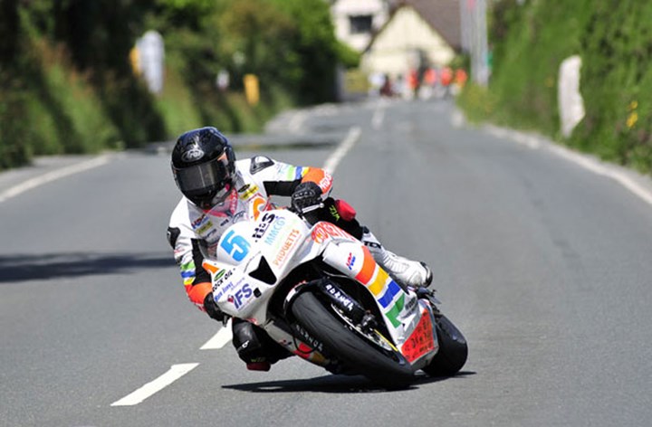 Bruce Anstey TT 2011 Supersport 1 Winner Signpost - click to enlarge