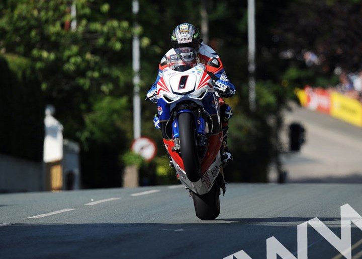 John McGuinness TT 2011 Ago's Leap Senior race - click to enlarge