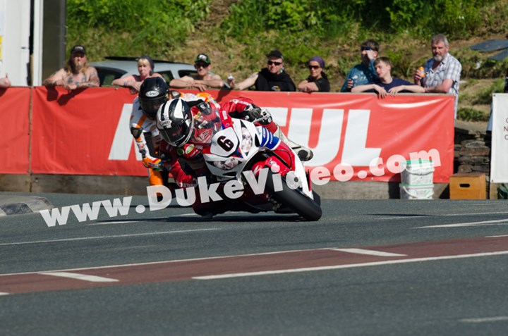 Anstey vs. Dunlop. Quarterbridge, Senior, TT 2013 - click to enlarge