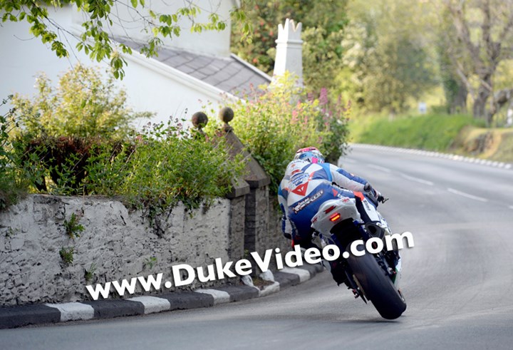 Guy Martin (Tyco Suzuki), Isle of Man TT 2014 - click to enlarge